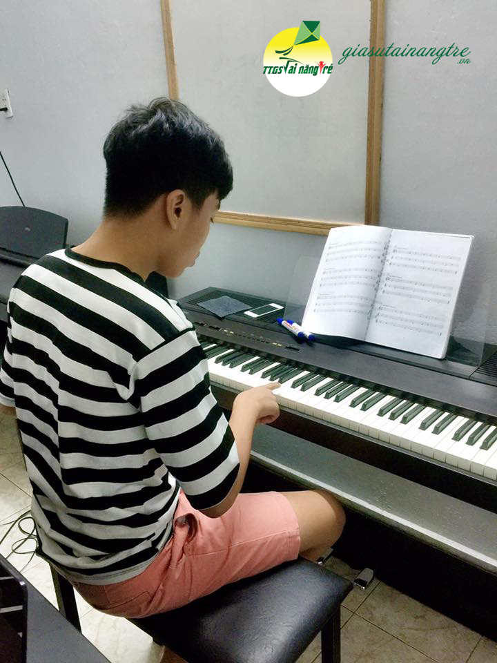 hoc piano organ tai nha