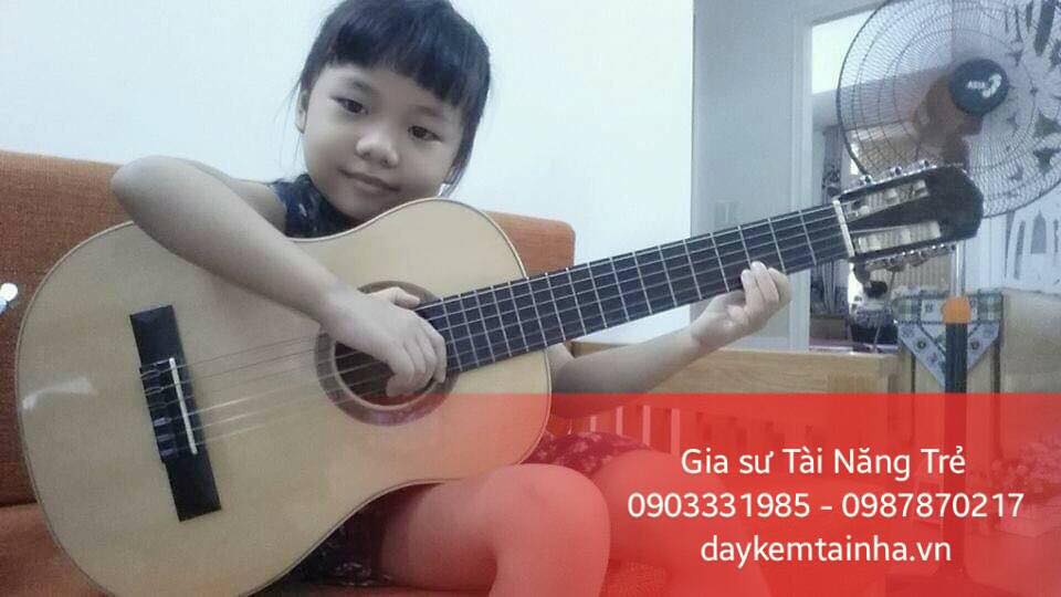 Gia sư dạy đàn Guitar tại Hà Nội